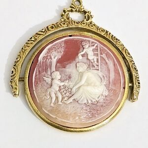 Vintage Gold Framed Cameo Pendant